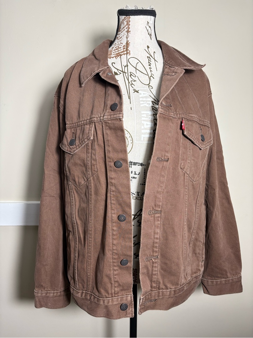 Levi’s Mens Relaxed Trucker Jacket Small Brown Washed Denim Oversized A5782 - Picture 2 of 11